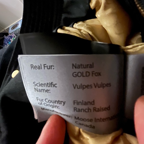 Moose knuckles long coat. Size xs . New. Black.  Gold fur . - Picture 13 of 15